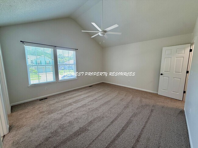 Building Photo - Beautifully Updated 3 Bed, 2 Bath Split-Level Home with Finished Basement