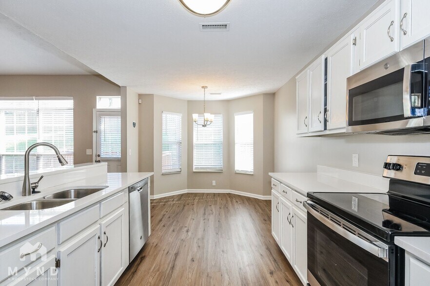 Building Photo - 1815 Apple Valley Cir
