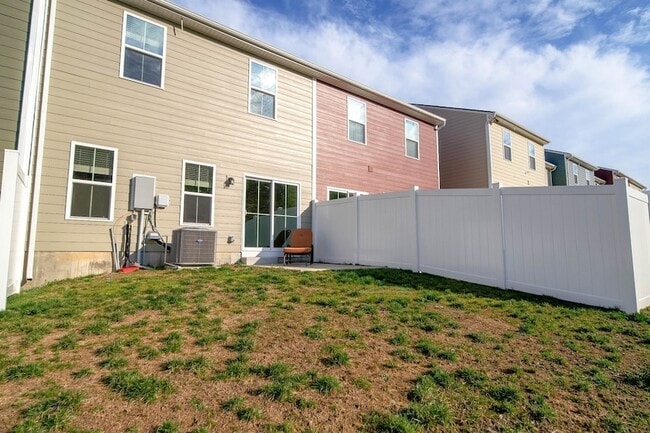 Building Photo - 645 Exmoor Dr