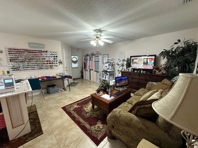 Building Photo - Cute 2 Bedroom 2 Bathroom 2 Car Garage Tow...