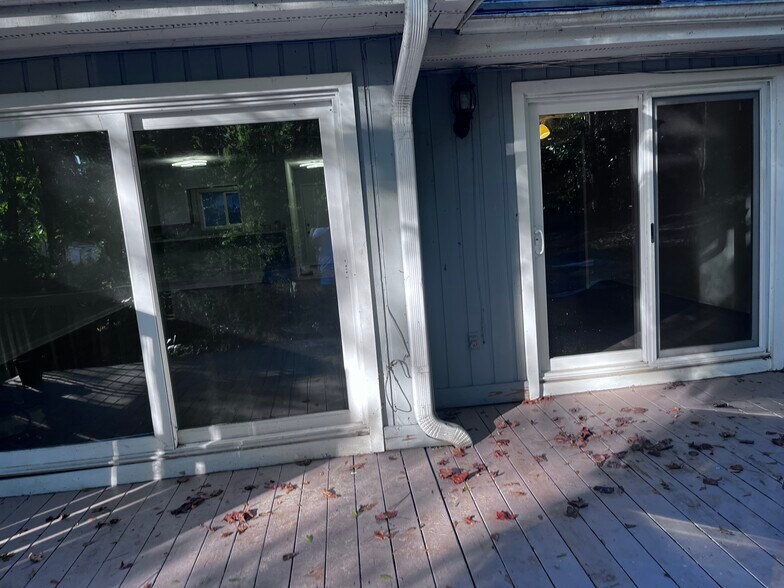 Large deck - 2288 Paces Ferry Rd SE