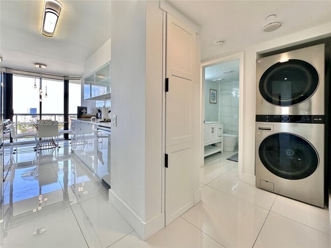 Building Photo - 3640 Yacht Club Dr