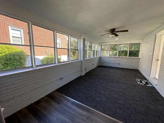 Building Photo - Spacious brick house in Lynchburg!