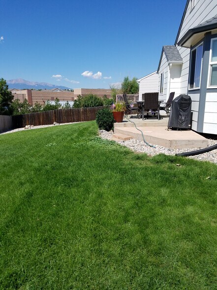 Building Photo - 5570 Vermillion Bluffs Dr