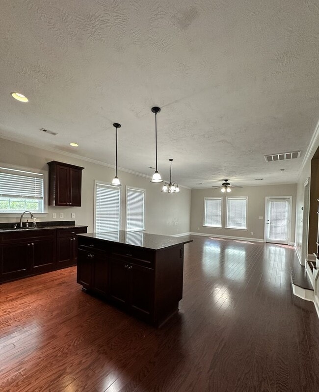 Building Photo - 3BR Craftsman in Canterbury Farms with Mas...