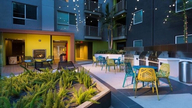 Building Photo - 236 S Los Angeles St