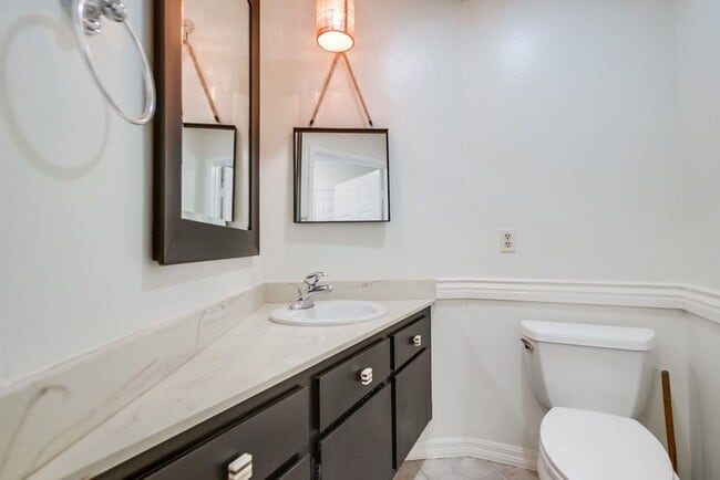 Building Photo - Spacious La Jolla Townhome in Desirable Wo...