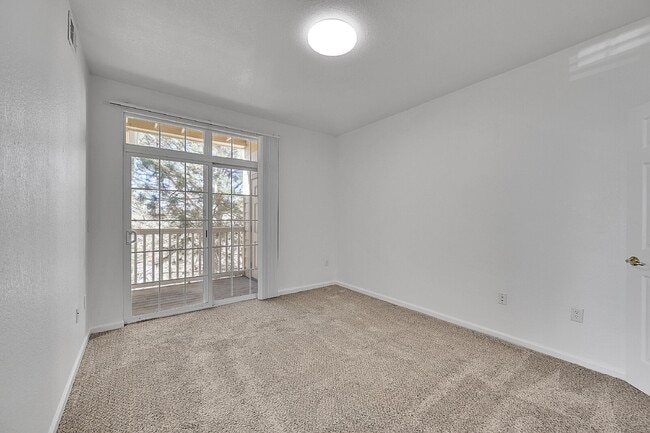 Building Photo - $1,845.95- 2 Bed, 2 Bath Condo in Aurora with AC and In Unit Laundry!