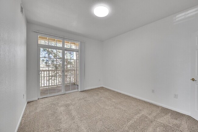 Building Photo - $1,900 - 2 Bed, 2 Bath Condo in Aurora with AC and In Unit Laundry!