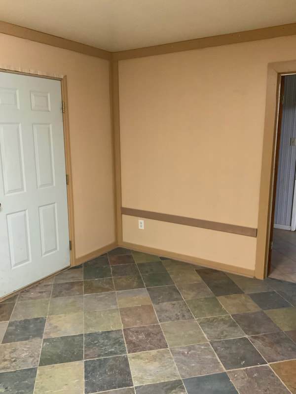 Building Photo - Spacious 4 bedroom 2 bath with lots of par...