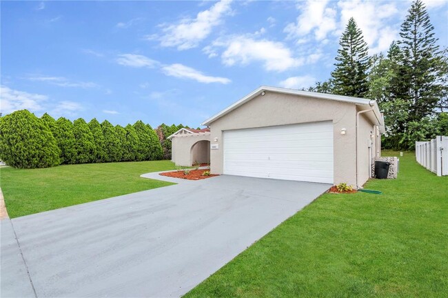 Building Photo - 8303 Broken Willow Ln