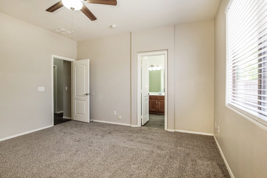 Building Photo - 6920 W Alta Vista Rd