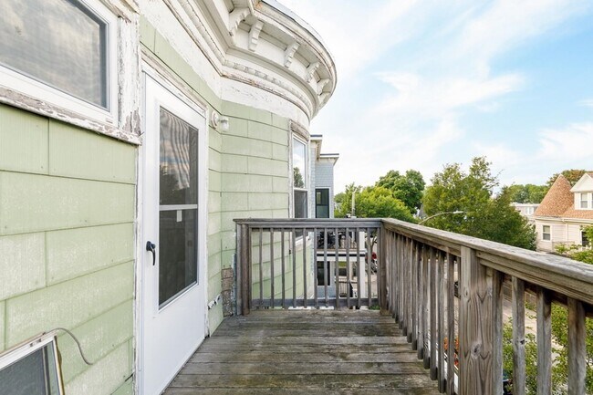 Building Photo - 24 Willis St