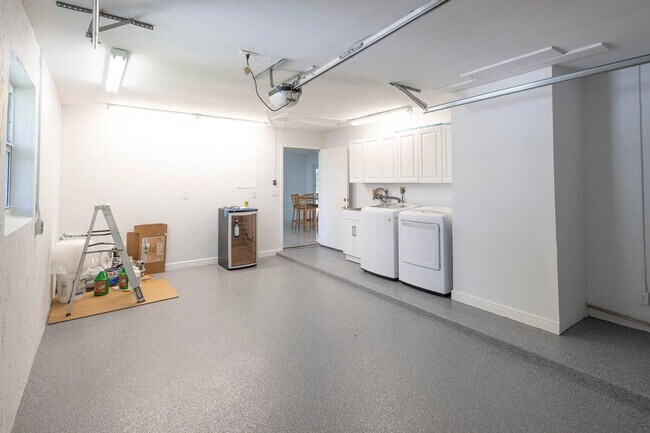 Building Photo - 2289 Windsor Rd