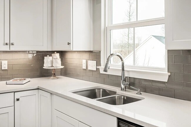 Building Photo - 210 Via Veneto