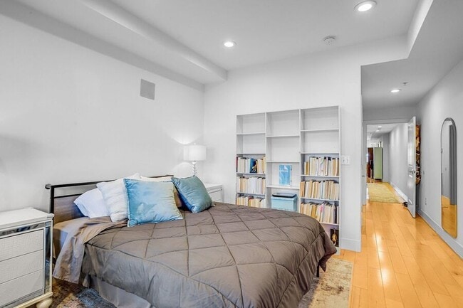 Building Photo - 816 Kennedy St NW