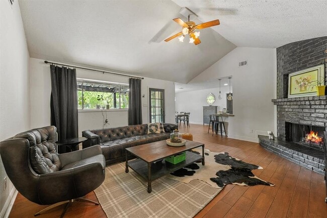 Building Photo - 1108 Myrtlewood Dr