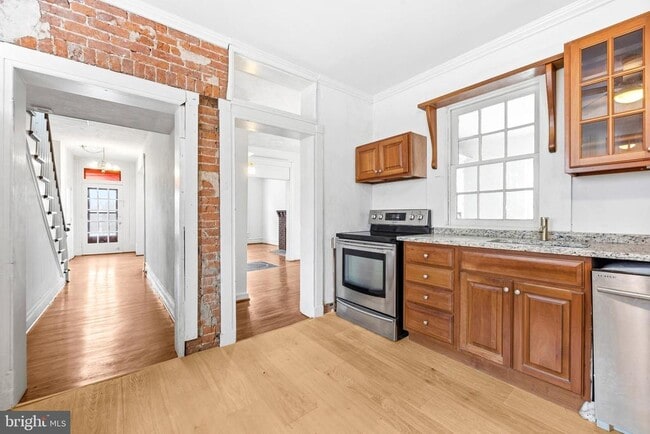 Building Photo - 3110 Main St