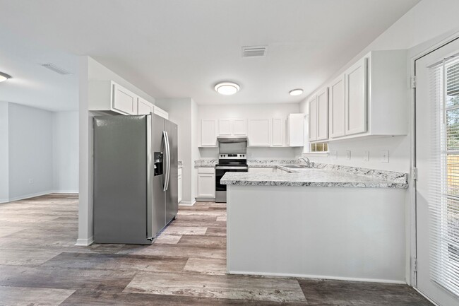 Building Photo - Beautifully Updated Townhouse in Niceville!
