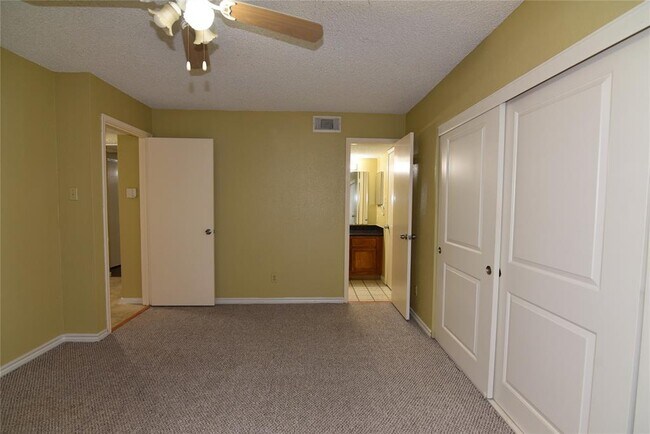 Building Photo - 12400 Overbrook Ln