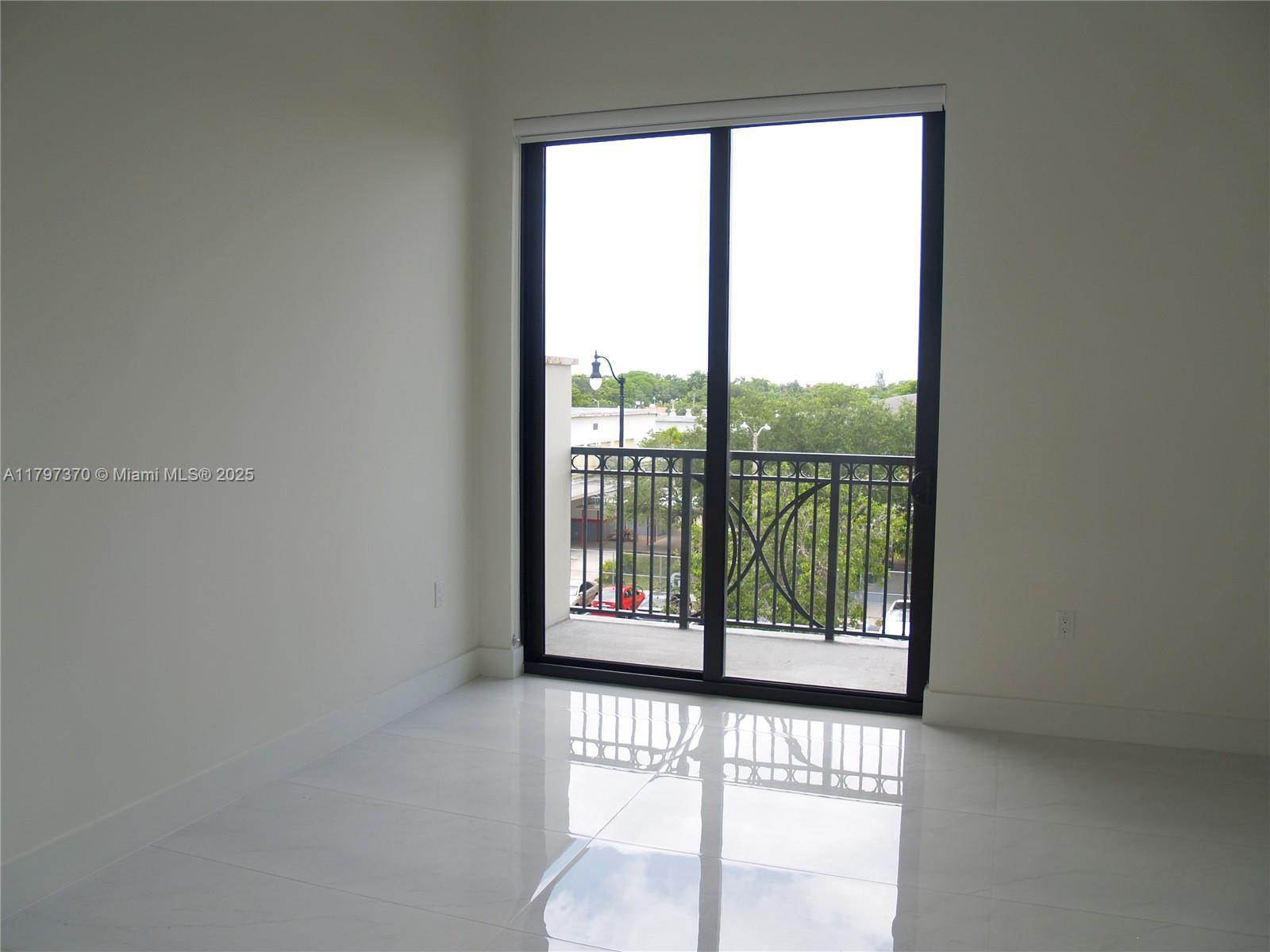 Building Photo - 301 Altara Ave