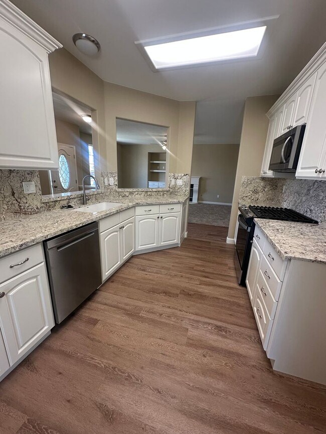Building Photo - Remodeled 4 Bedroom 2 Bathroom in Stonecrest