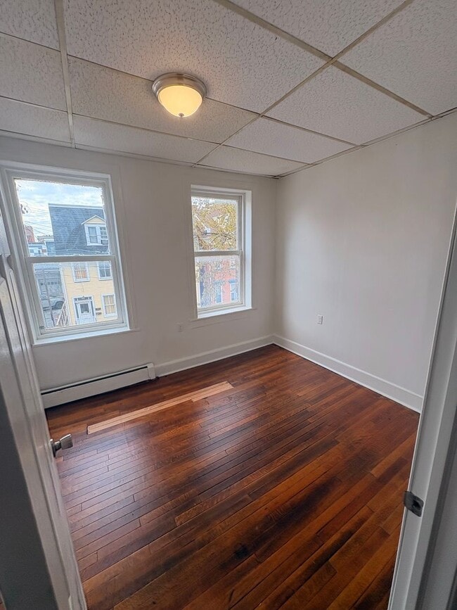 Building Photo - 2nd Floor 2 Bedroom Apartment in Downtown York City