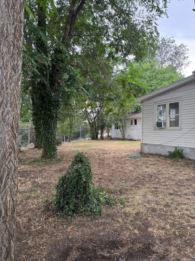 Building Photo - 1216 S 1100 E