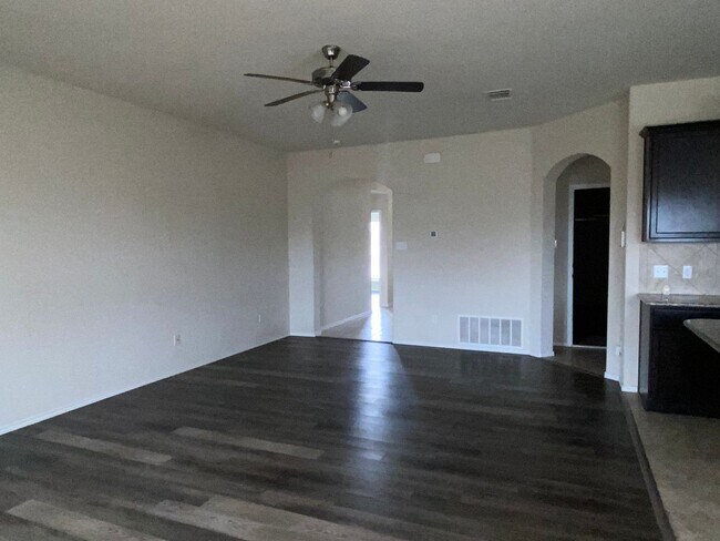 Building Photo - 3 BEDROOM WITH COMMUNITY POOL, BELTON ISD