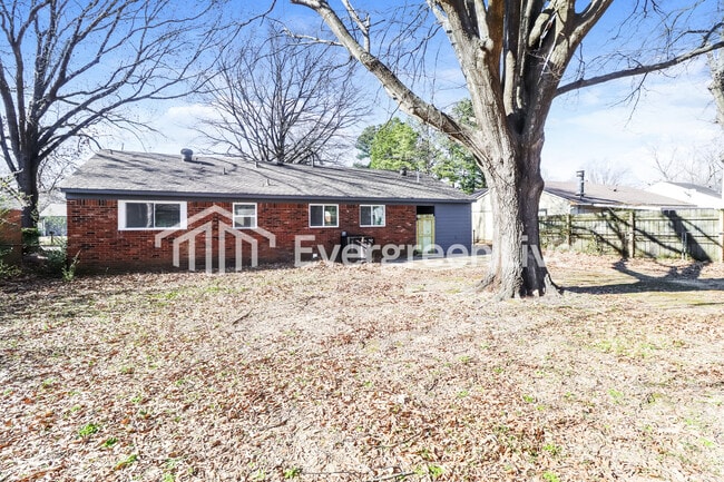 Building Photo - 3196 Southbridge St