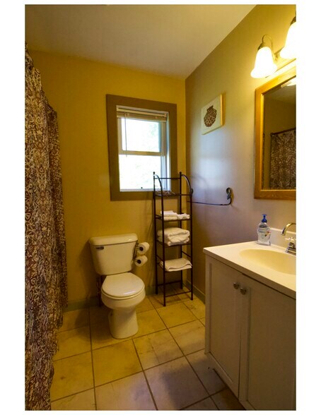 Building Photo - 8 W Shore Rd