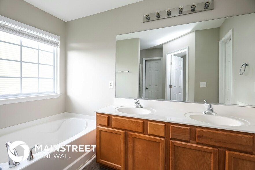 Building Photo - 5902 Laurel Creek Ct