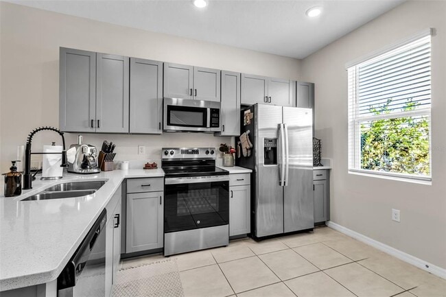 Building Photo - 8897 Daybreak St