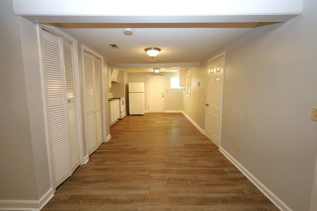 Building Photo - 2948 Dogwood Cir