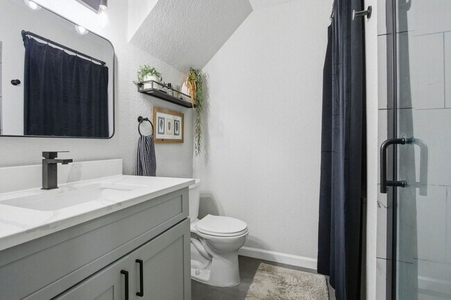 Building Photo - 1004 E Red Cedar Cir