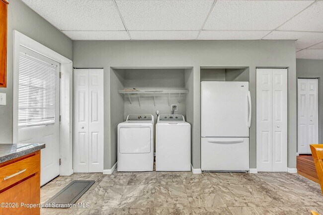 Building Photo - 801 Moosic Rd