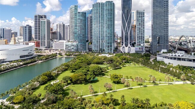 Building Photo - 900 Biscayne Blvd