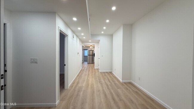 Building Photo - 305 2nd St