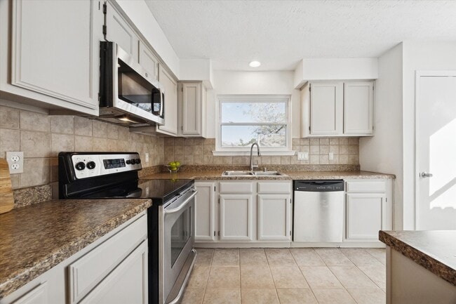 Building Photo - 2784 Forest Point Dr