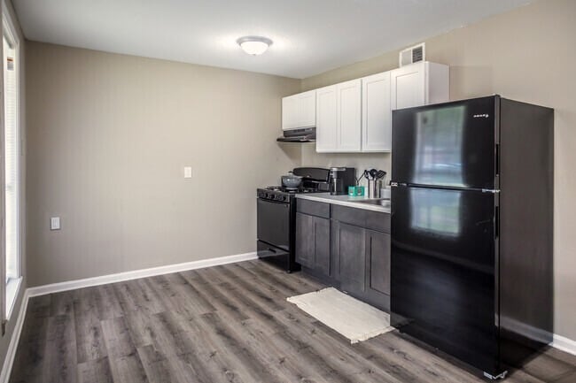 Building Photo - 3850 Jackson Ave