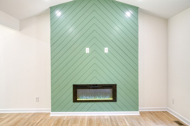 Building Photo - 2416 Horseshoe Bend Dr