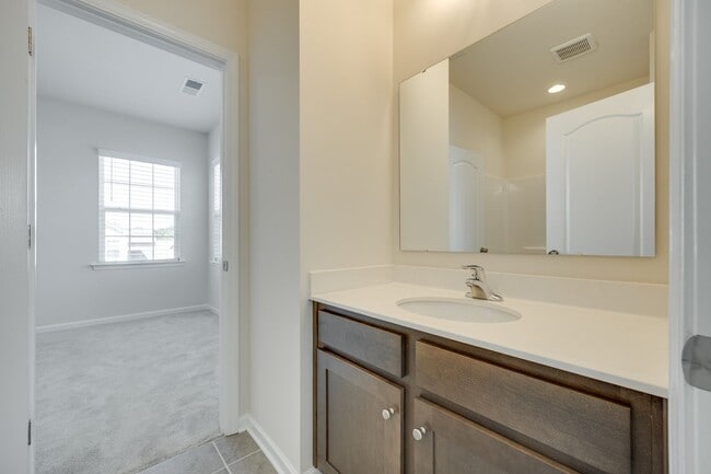 Building Photo - Beautiful 4-bed, 3.5 bath with Primary on the main level in Cameron Creek of Fabulous Fort Mill!