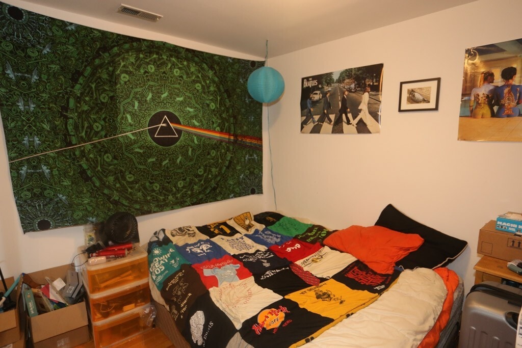 Building Photo - 1434 W Belle Plaine Ave