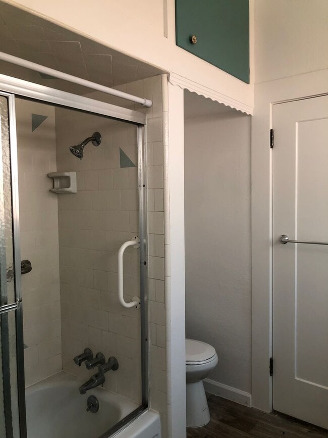 Building Photo - Enjoy The River Breeze On The Front Porch