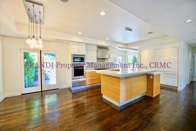 Building Photo - Stunning Seminary Gem, Modern Finishes & P...