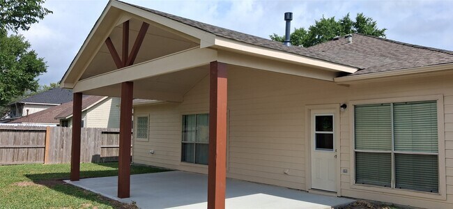 Building Photo - 9127 Willow Crossing Dr