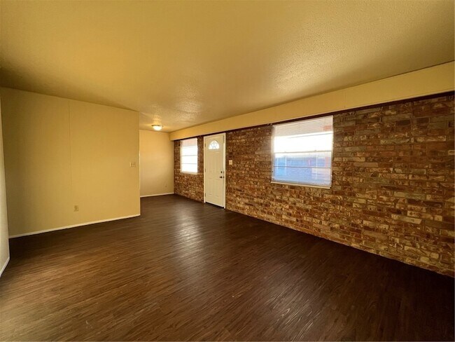 Building Photo - 400 N Campbell Dr