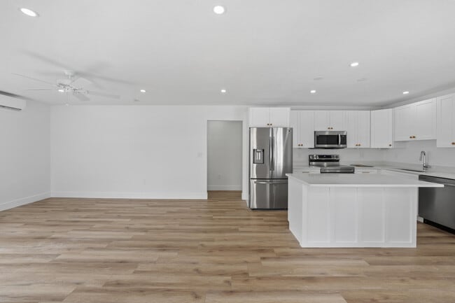 Building Photo - 1279 Beach Rd