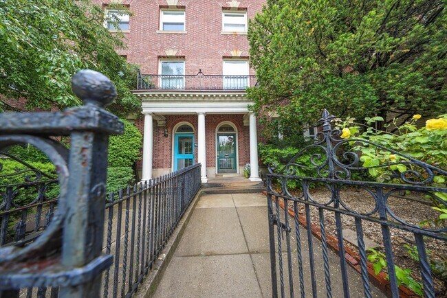 Building Photo - 1712 Beacon St