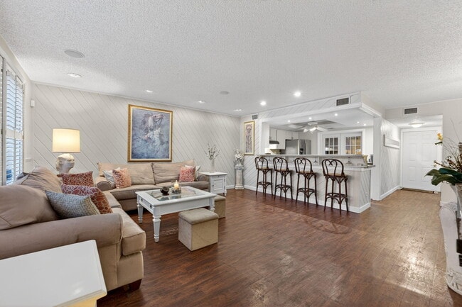 Building Photo - 3951 NE 17th Ave